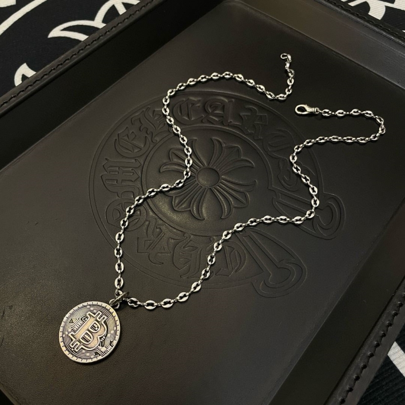 Ch*0me He**ts necklaces